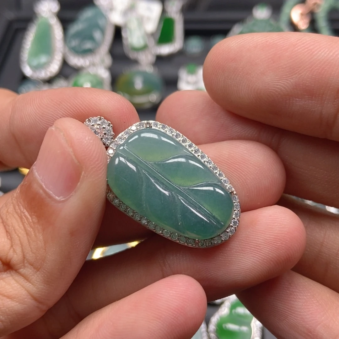 翡翠未镶嵌吊坠(不含链)