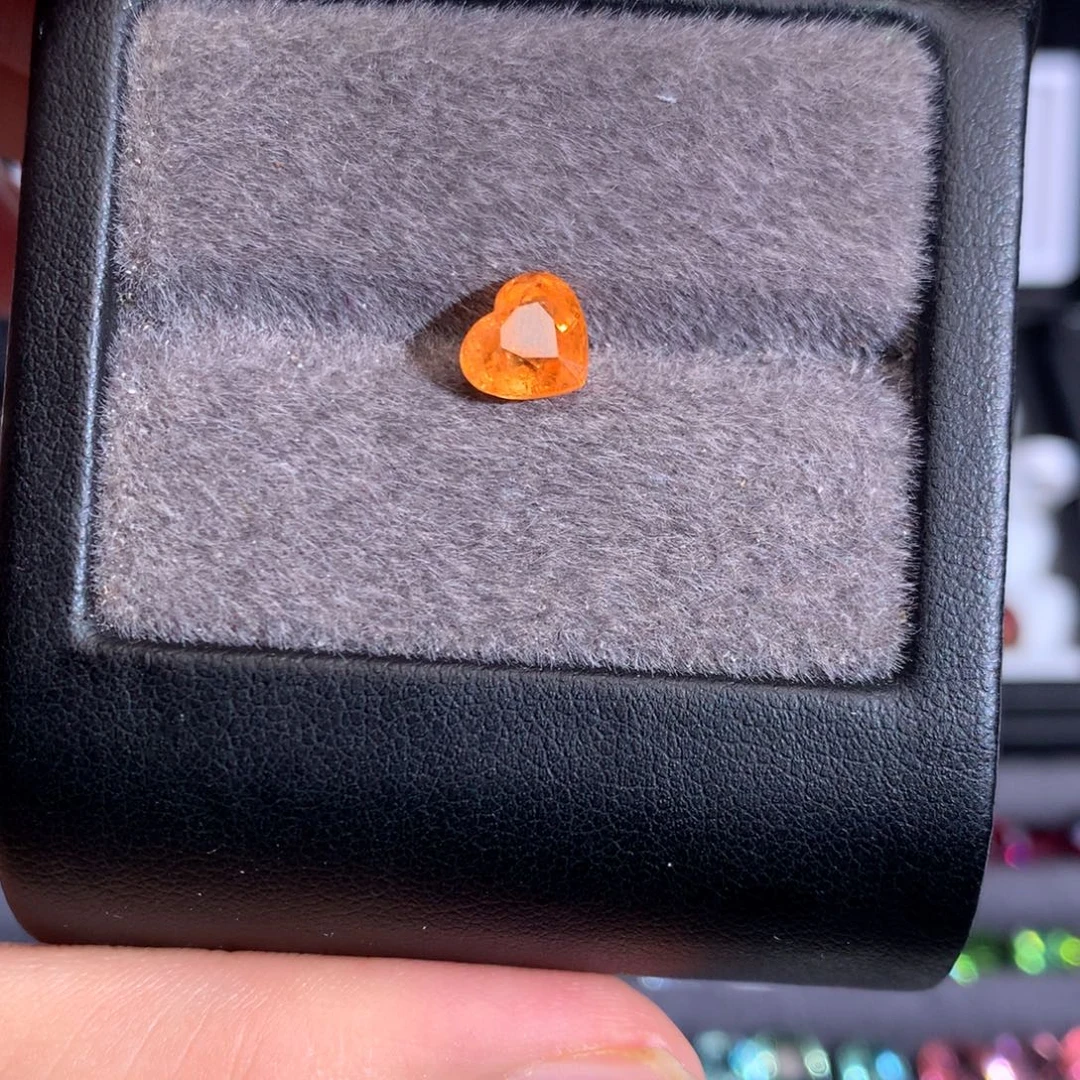石榴石（芬达石）未镶嵌裸石2.345ct