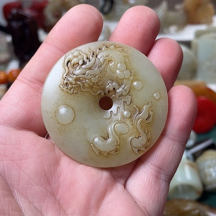 皇***勒和田玉未镶嵌颈饰