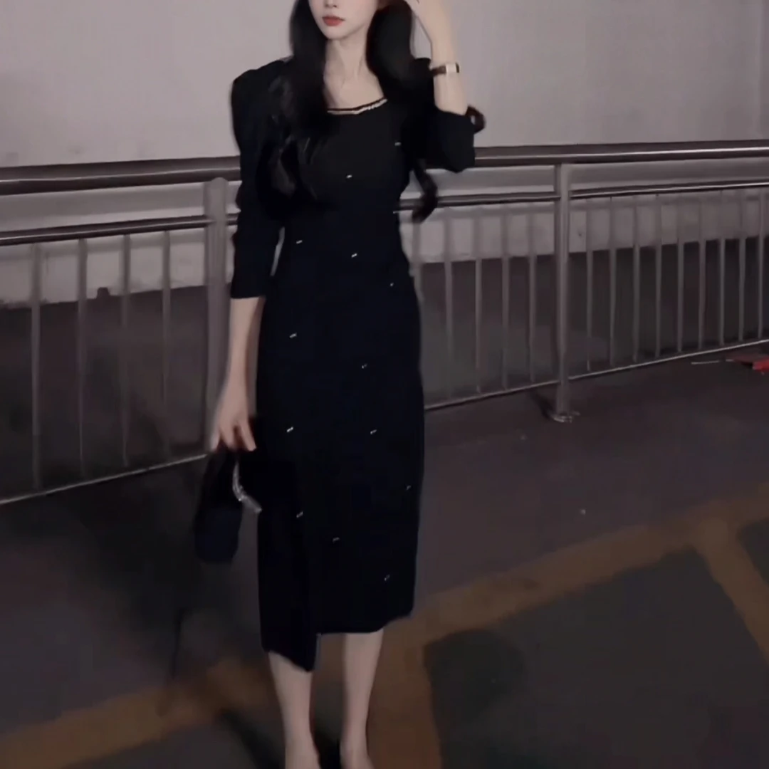 赫本风黑色方领镶钻长袖重工连衣裙秋季新款高级感长裙轻奢连衣裙