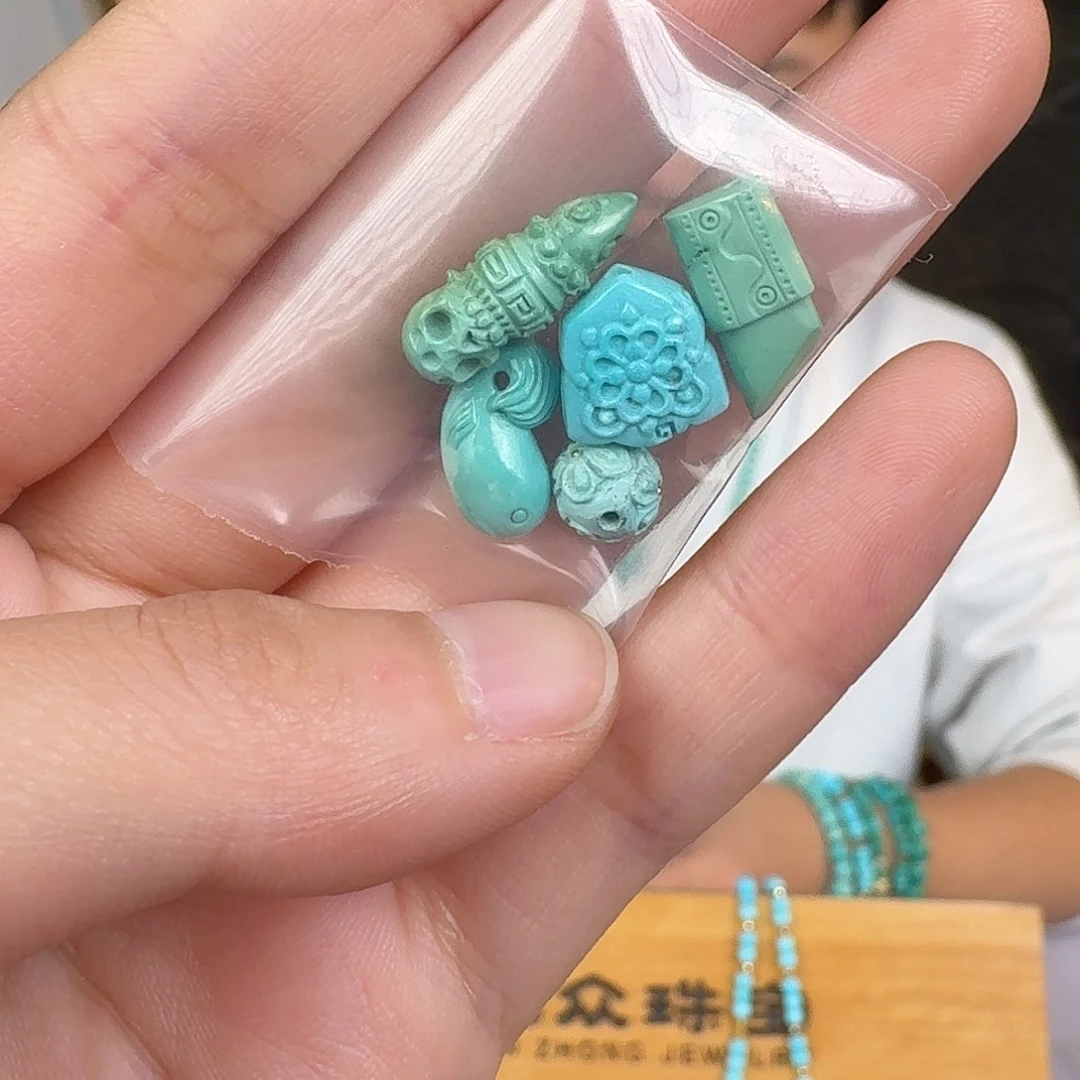绿松石未镶嵌珠宝奇石