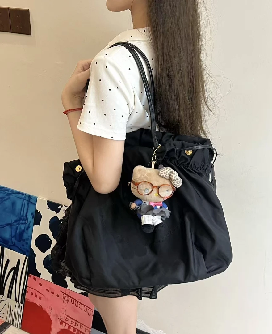 95新 Prada/普拉达 黑金尼龙云朵包
