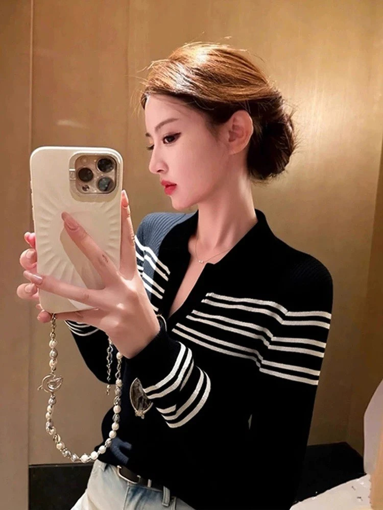职业阿玛诗官2025秋冬新款条纹V领针织衫女修身显瘦内搭打底上衣