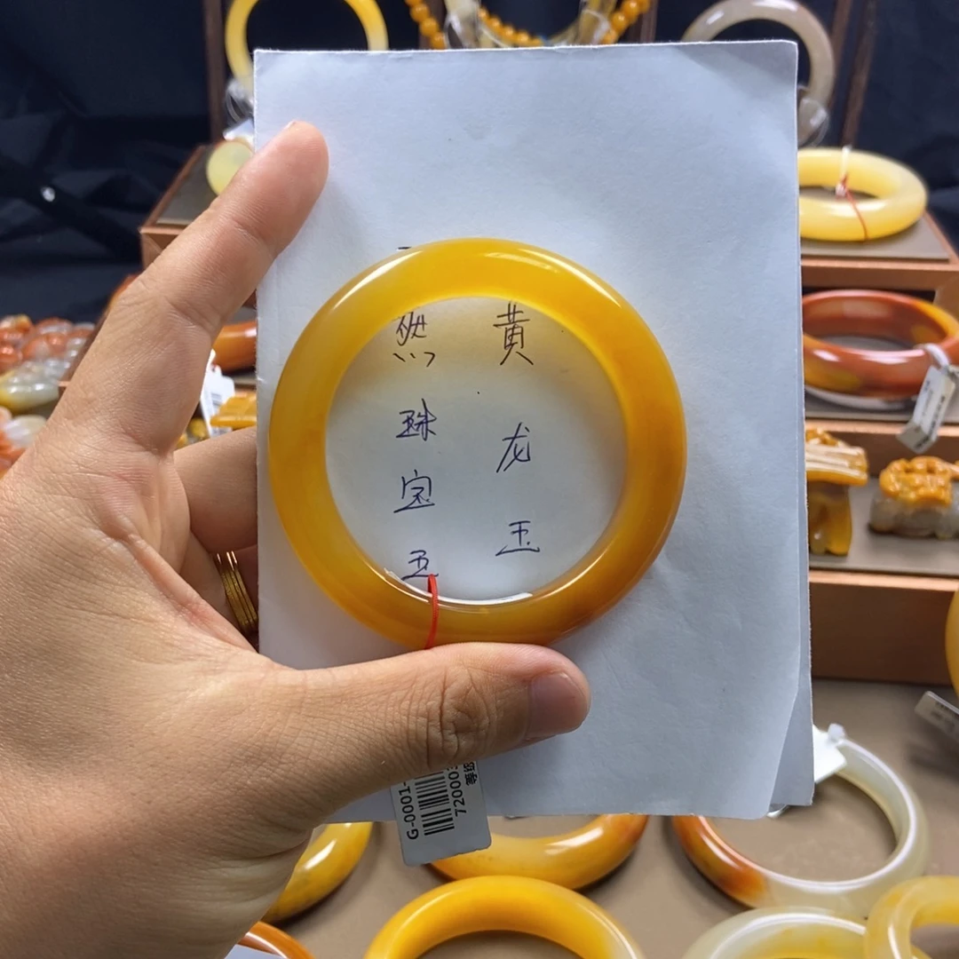 任***痛石英质玉（黄龙玉）未镶嵌手镯