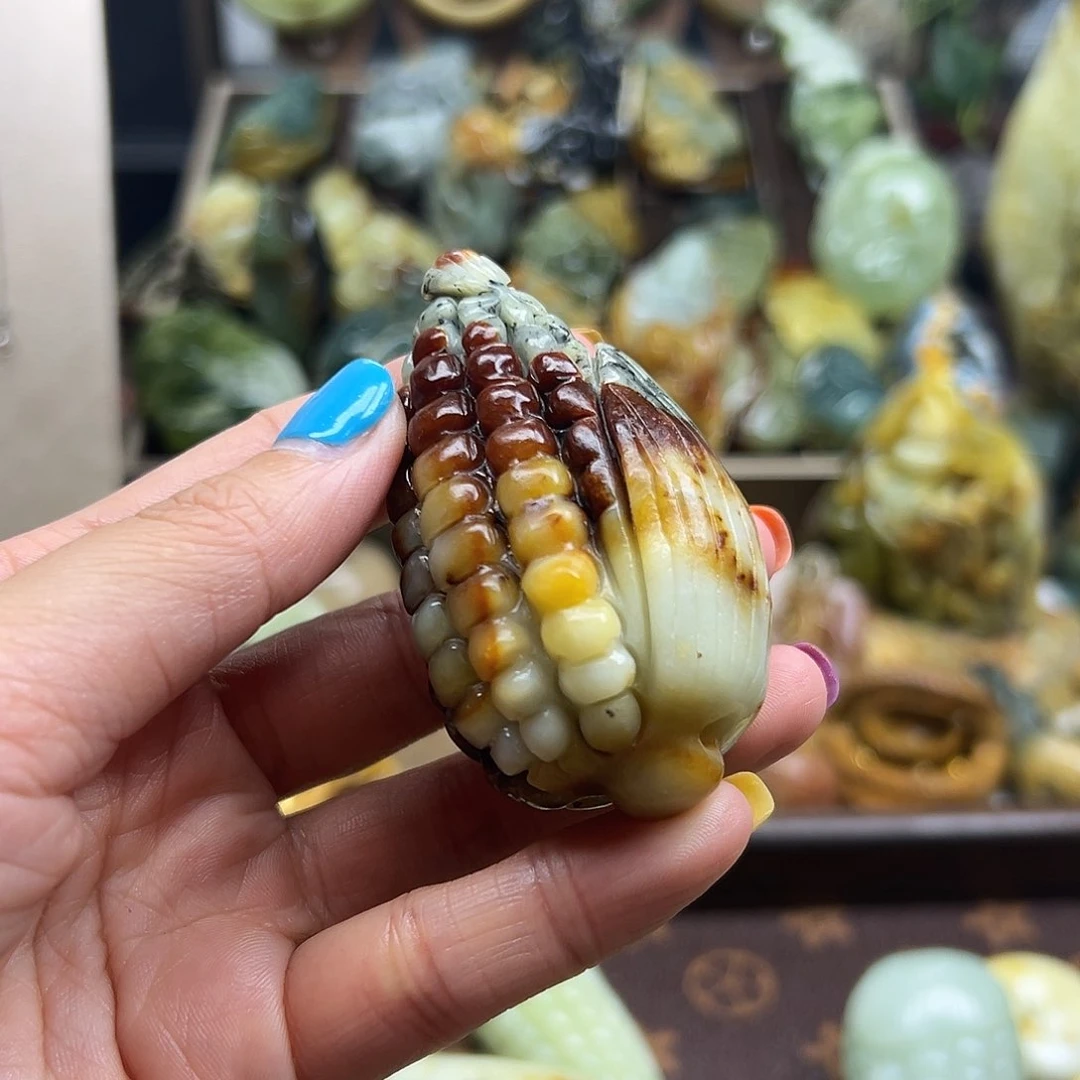 岫玉未镶嵌颈饰梅**莎花玉玉米