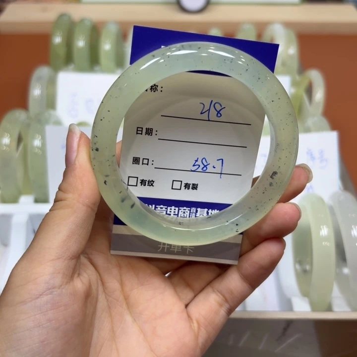 未镶嵌岫玉手镯天然