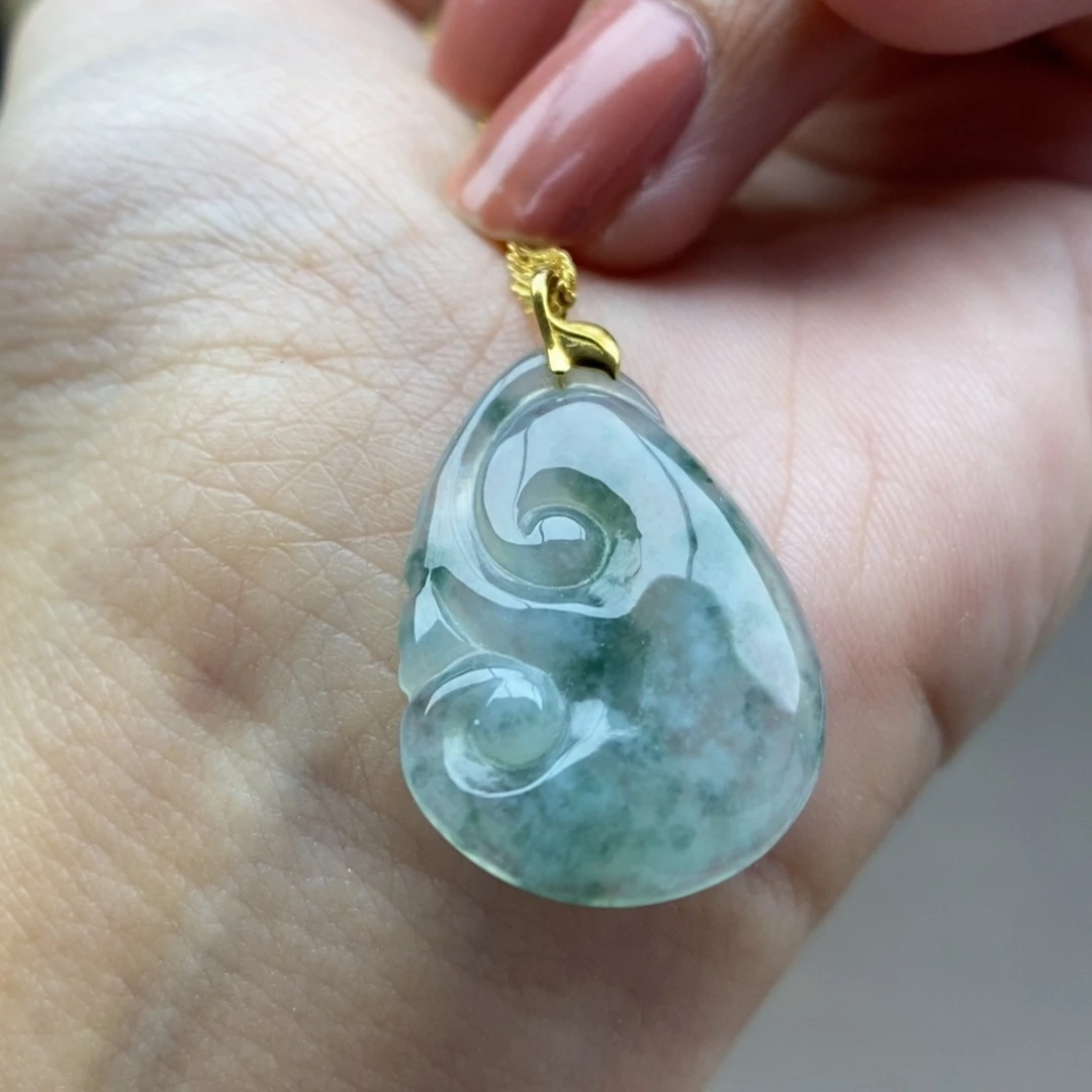 翡翠18K金镶嵌颈饰吊坠92