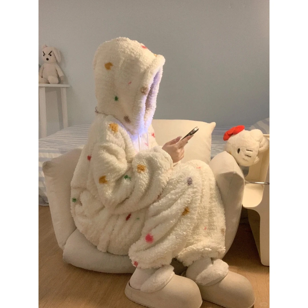 可爱波点珊瑚绒睡衣女款冬季加绒加厚屋里家居服套装冬天可外穿