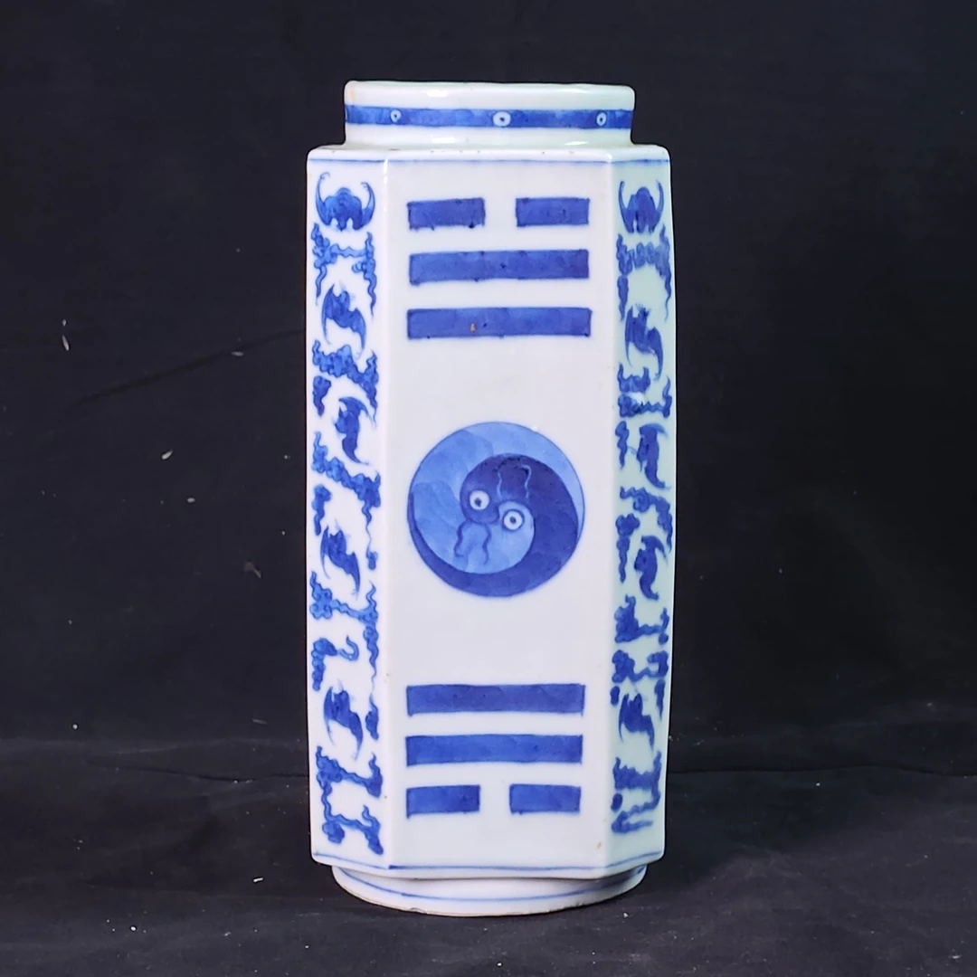 清 乾隆 青花八卦琮式瓶517108