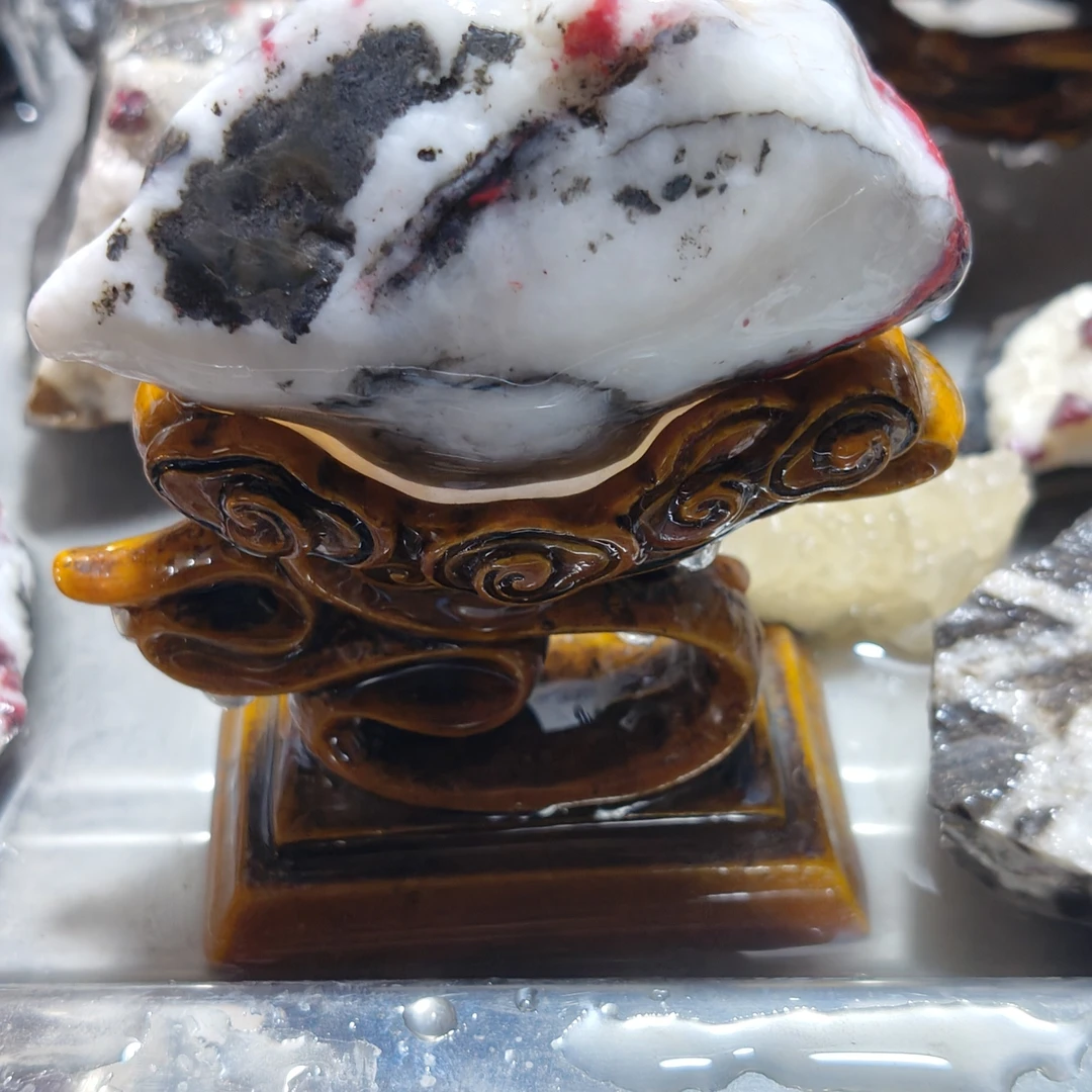 天然原矿朱砂摆件，山水摆件，重59克