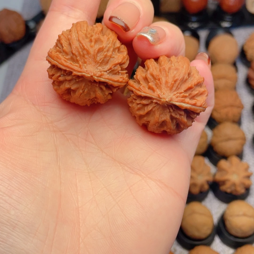 文玩核桃把件龙头琥珀