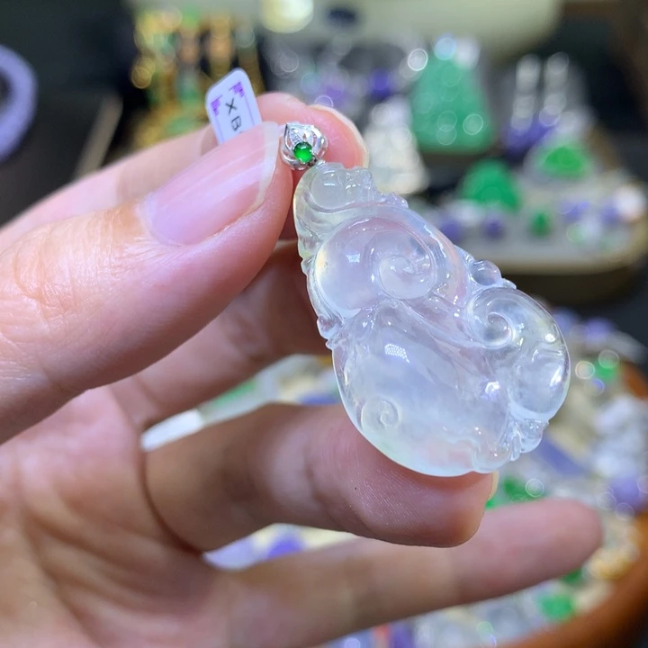 颈饰18K金镶嵌翡翠