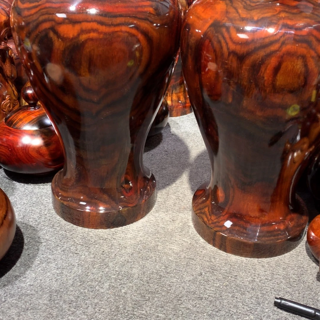 随***风木大红酸枝大花瓶一对