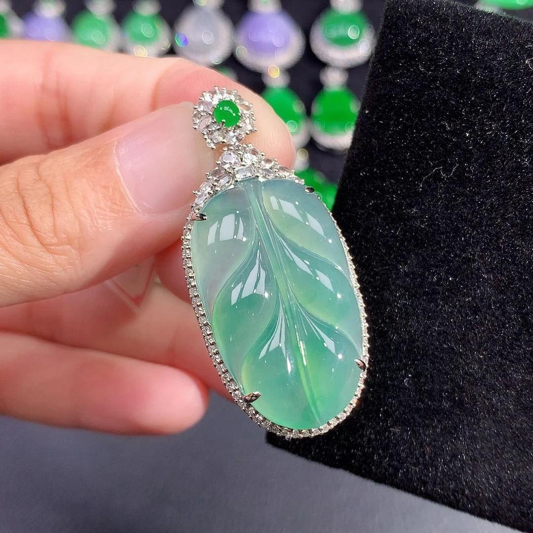 翡翠18K金镶嵌吊坠(赠链)