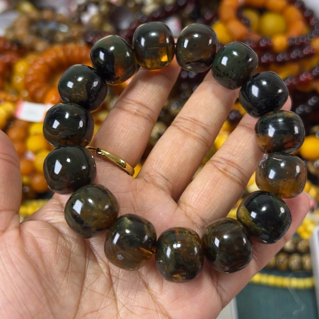 未镶嵌琥珀珠宝奇石367