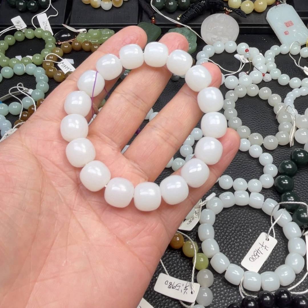 四***风和田玉未镶嵌手链