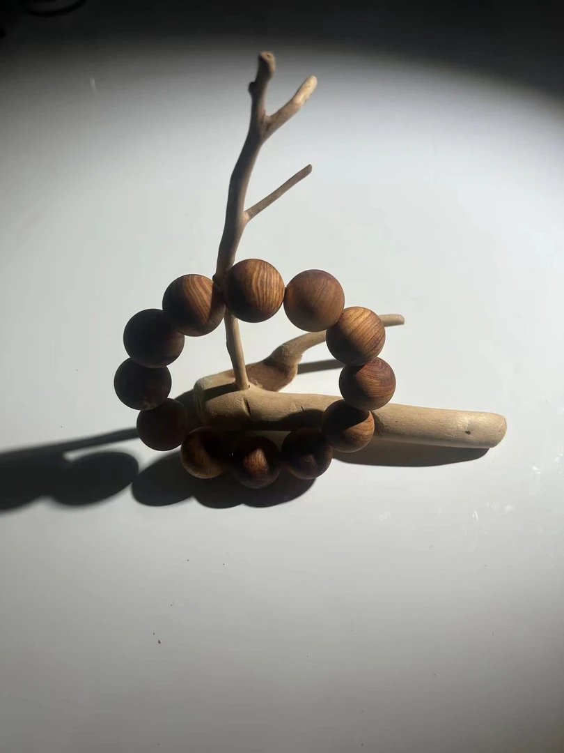 【九韵木语】崖柏2.0粗抛小雷击多样性发其一文玩手串 YB33181