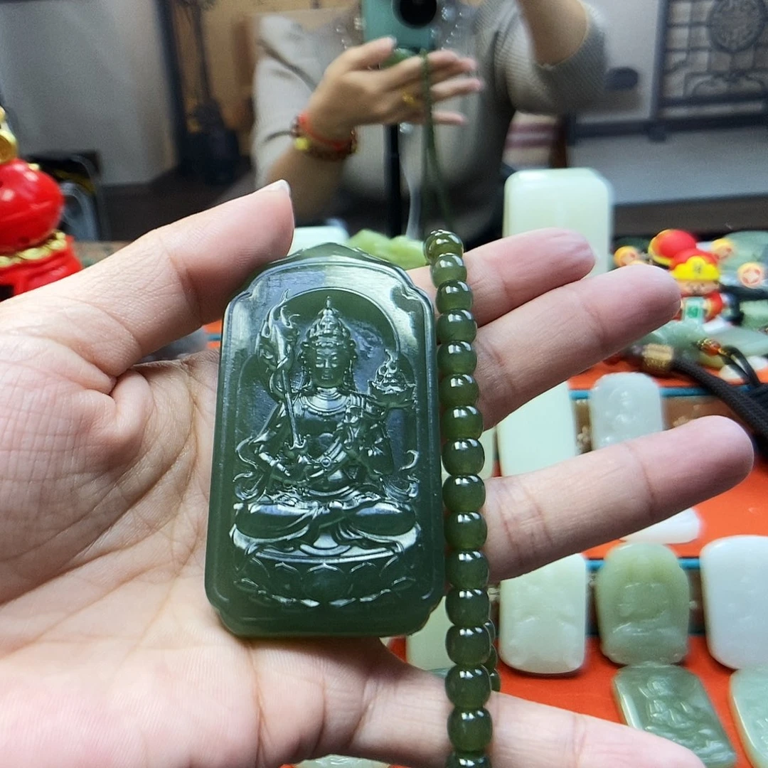 颈饰未镶嵌和田玉桃*