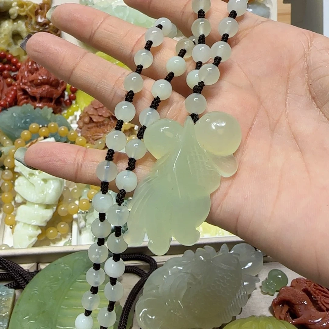 未镶嵌蛇纹石玉吊坠