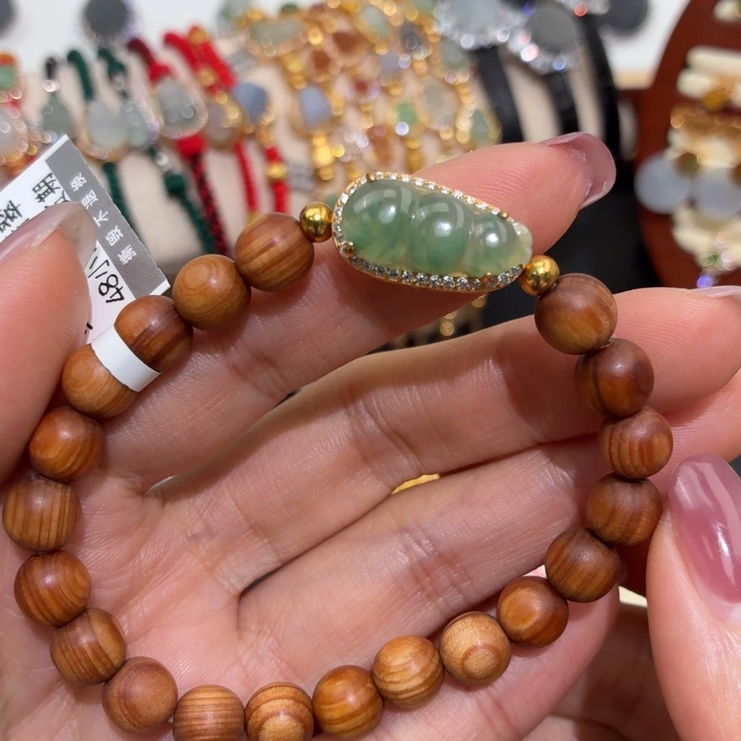 翡翠未镶嵌颈饰手串