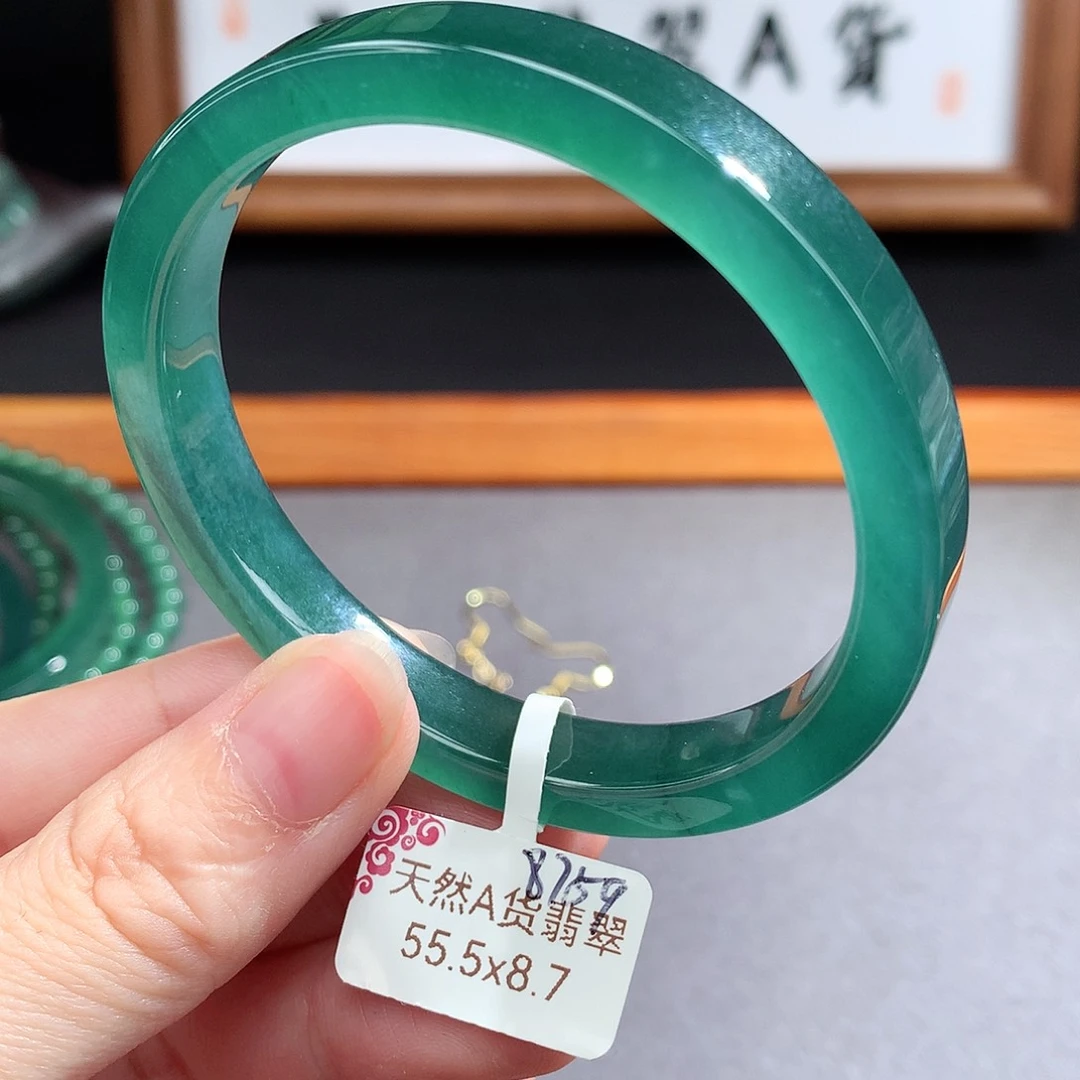 翡翠手镯（圆镯）未镶嵌潘**石