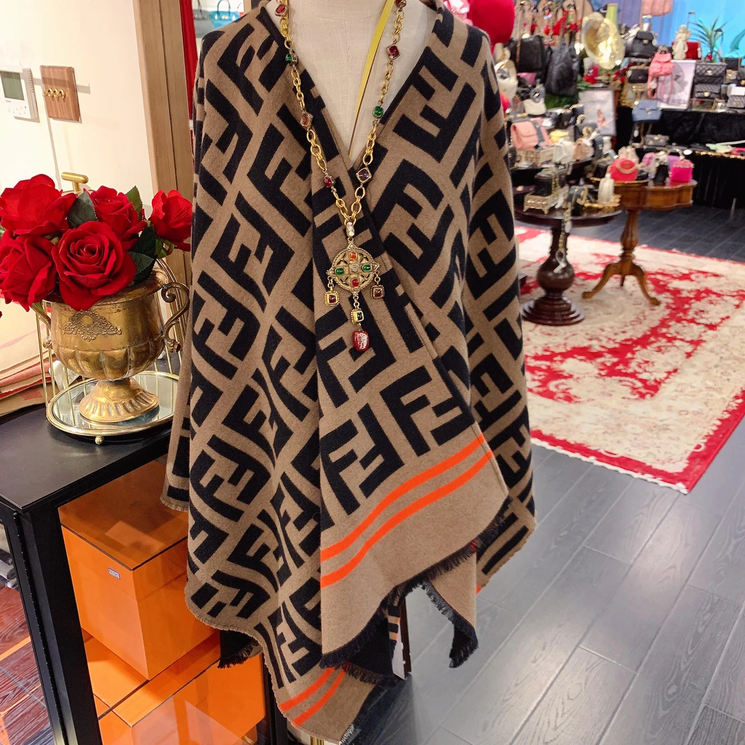 95新 FENDI/芬迪 GGS双F老花羊毛披肩25378096