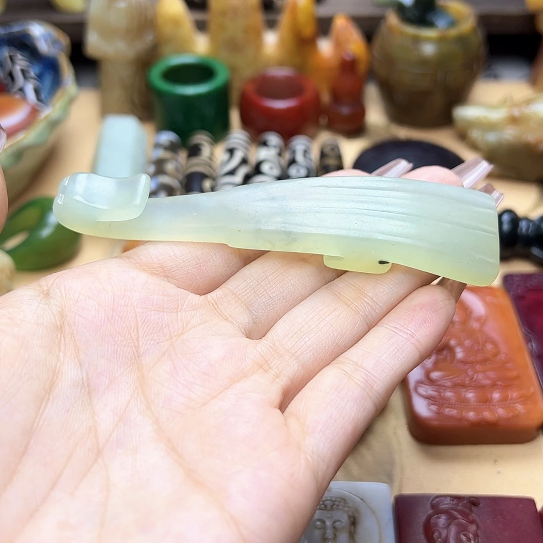 蛇纹石玉未镶嵌颈饰
