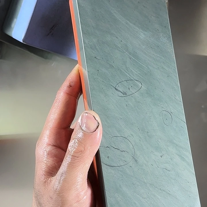 含***尘红宝石含笑，瑕疵磨霸1.8红色