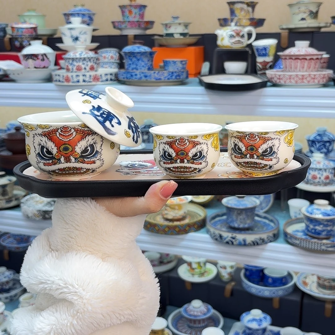 盖碗里的水放在碗中