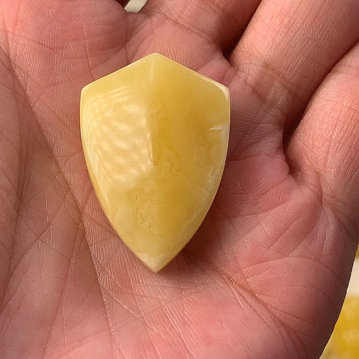 未镶嵌琥珀裸石盾牌