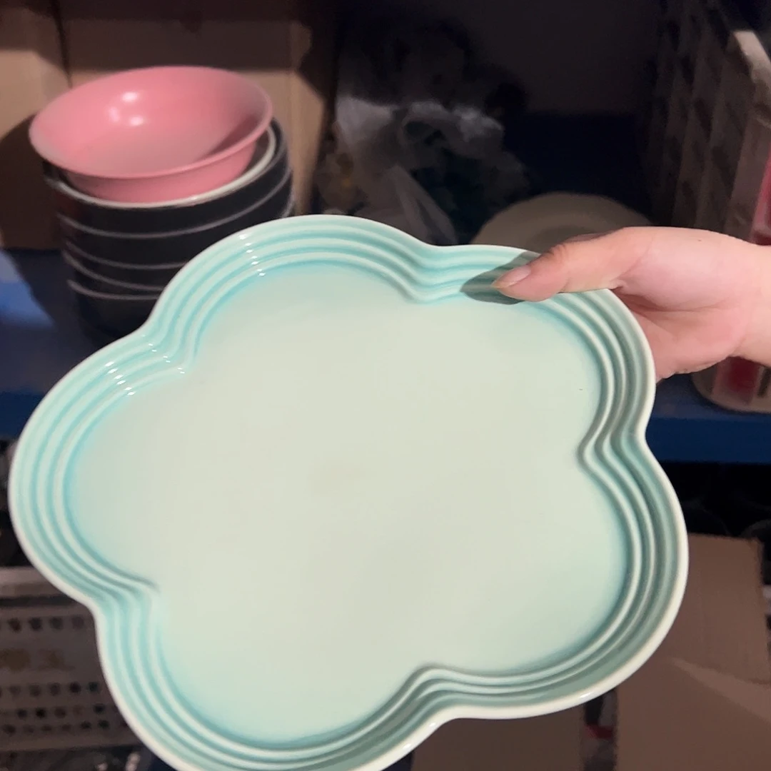 瓷片绿色花瓣盘一个微瑕9寸