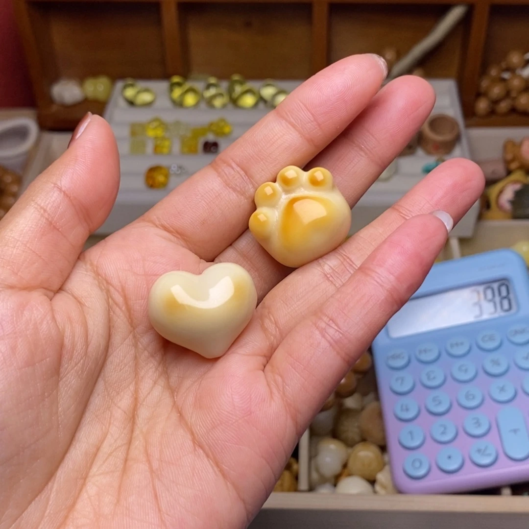 猴头核桃吊坠爱心