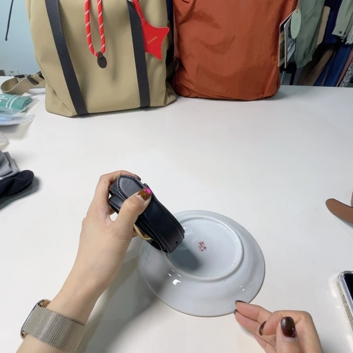 瓷片黑色。。。。。。。。。。。。。