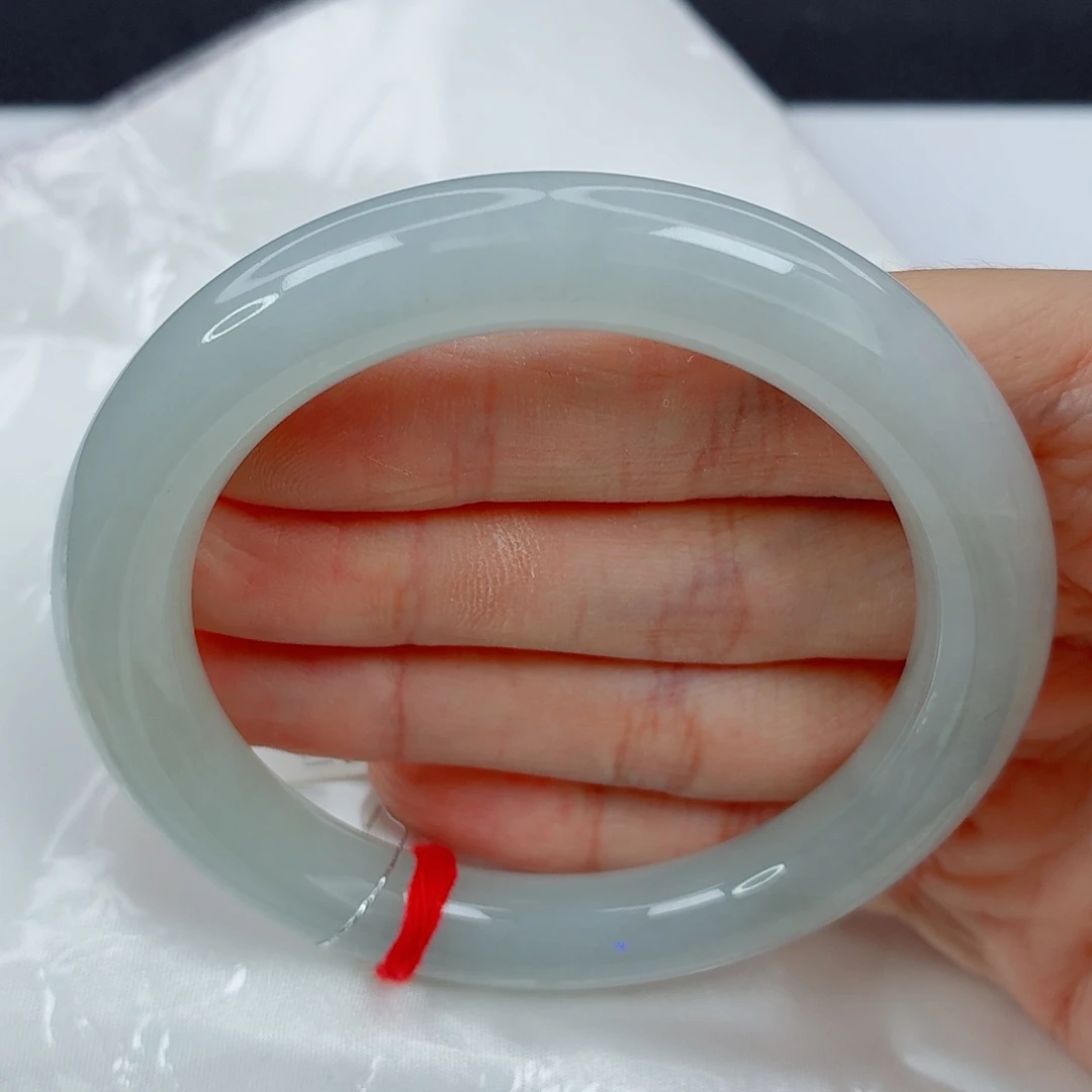 翡翠未镶嵌手镯57胖圆条，淡底色胶润，性价比高，023