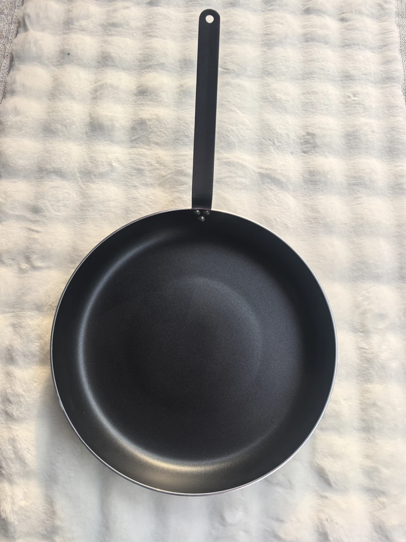 《优选好物》4.5加厚商用家用平底锅不粘锅电磁炉燃气灶通用不锈钢