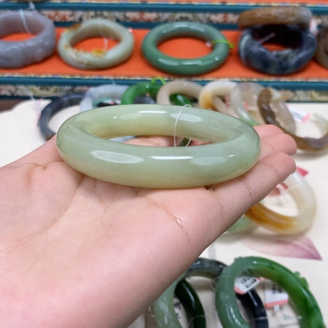 和田玉未镶嵌手镯