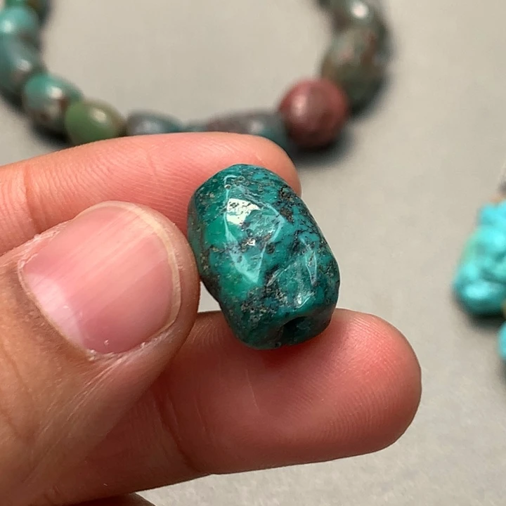 绿松石未镶嵌颈饰