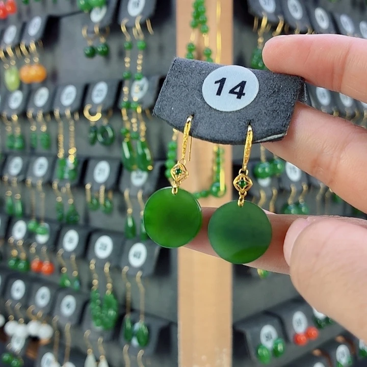 和田玉18K金镶嵌耳饰