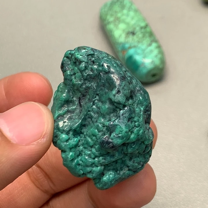 绿松石未镶嵌颈饰