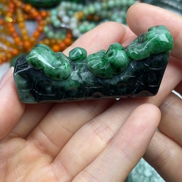 颈饰未镶嵌翡翠吊坠