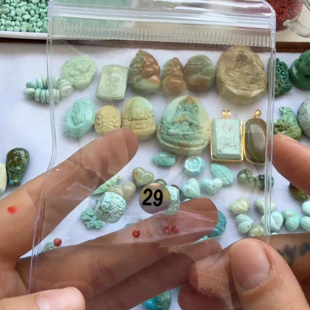 蘭***卡未镶嵌南红玛瑙珠宝奇石