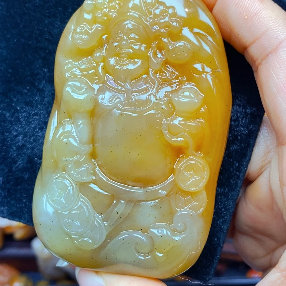 未镶嵌石英质玉（黄龙玉）颈饰