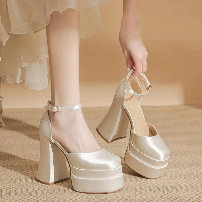 12cm玛丽珍婚鞋新娘主婚纱防水台高跟鞋芭比鞋矮子乐增高婚纱神器
