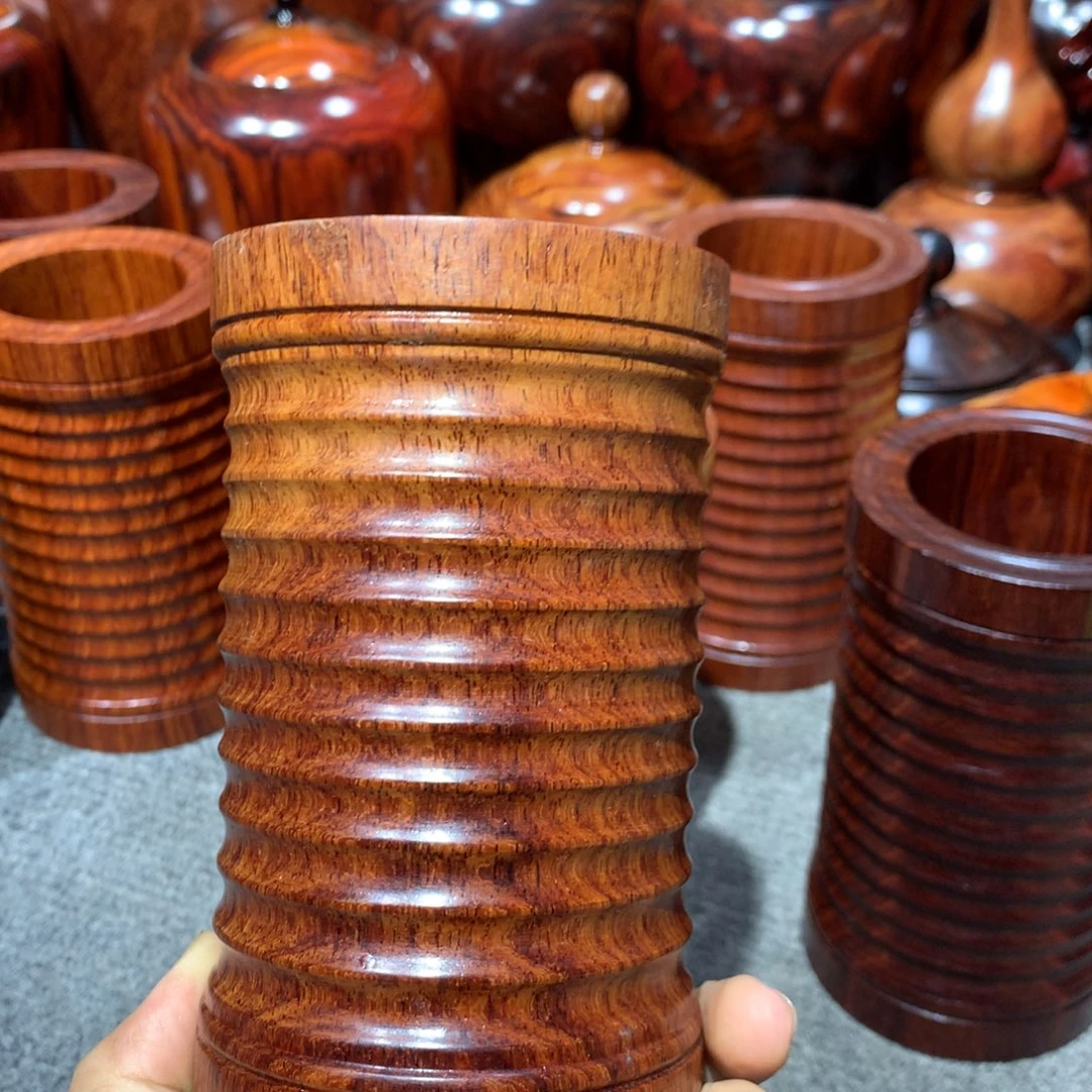 木M****j红酸枝特价笔筒