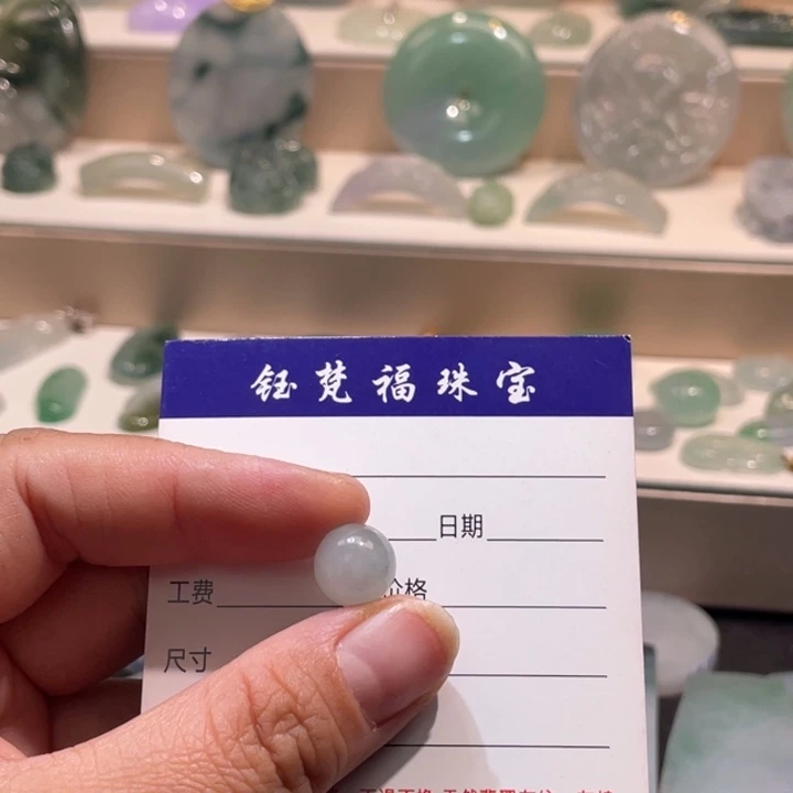 翡翠未镶嵌颈饰珠子