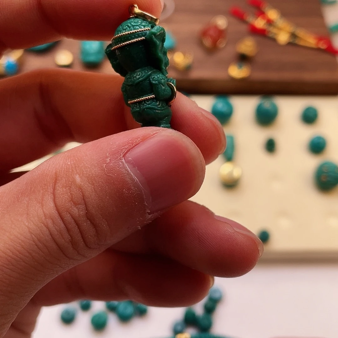 绿松石颈饰未镶嵌