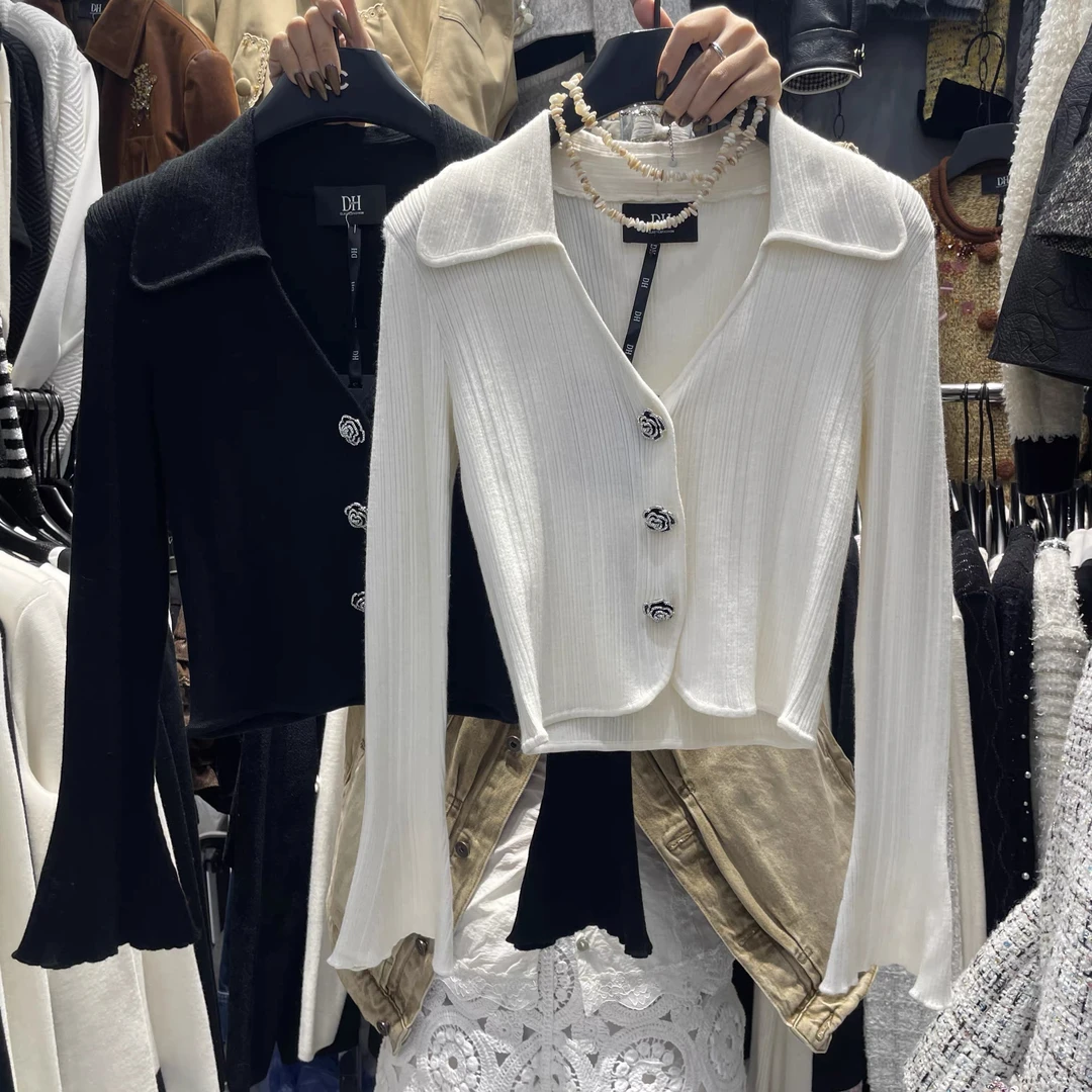 【Five】2025秋冬新款设计感重工花朵纽扣V领针织衫百搭毛衣