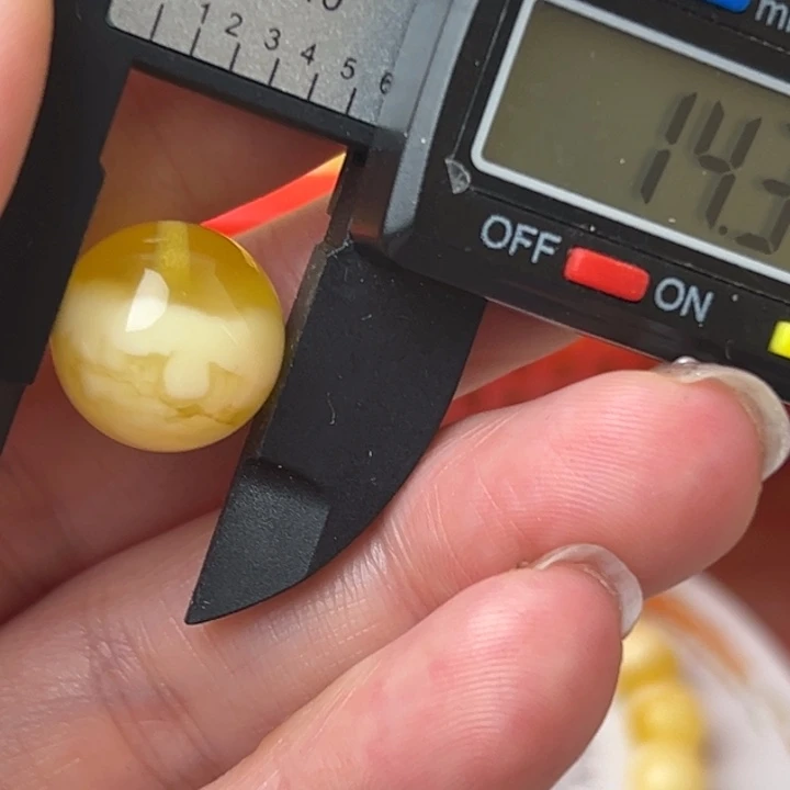 琥珀裸石未镶嵌蜜蜡711