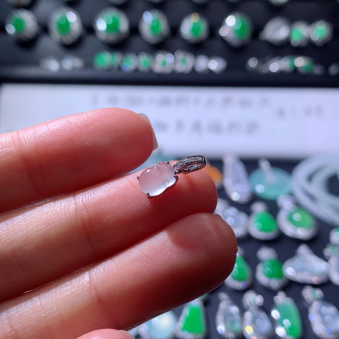 颈饰18K金镶嵌翡翠