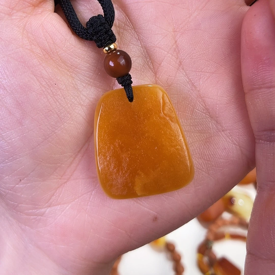 琥珀珠宝奇石未镶嵌，